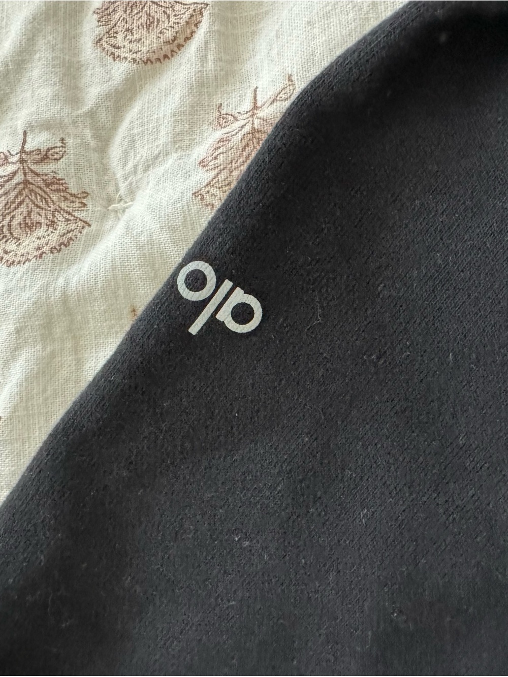 Alo Black Crewneck Women’s Sweatshirt Size Large - Picture 2 of 4